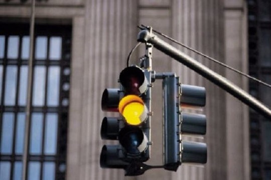 Phạt vượt đèn đỏ, vượt đèn vàng: Quy định vẫn thế, sao dân hiểu khác?