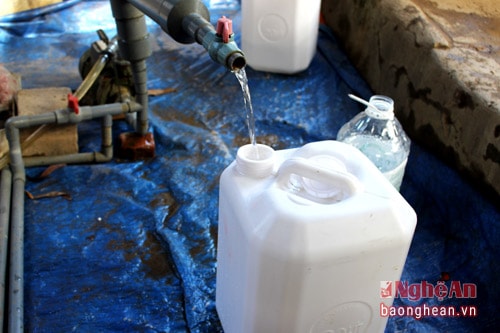 Nắng nóng, nước Cống Kẹp 'đắt' hàng