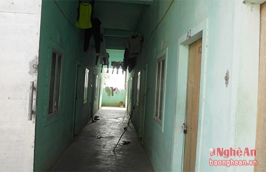 Nắng nóng, công nhân 'vật vã' trong khu nhà trọ