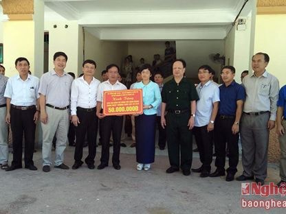 Bộ Kế hoạch và Đầu tư dâng hương tại Nghĩa trang Việt-Lào