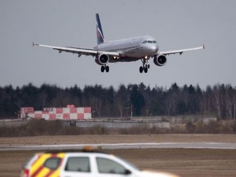 Máy bay Pháp hạ cánh khẩn cấp xuống Matxcơva