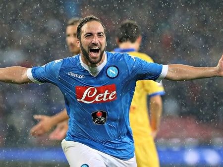 Higuain chính thức vượt Ronaldo