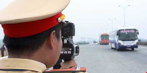 Chạy quá tốc độ từ 5 km/h trở lên bị phạt 600.000 - 800.000 đồng