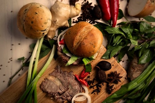 Bánh mì phở - món ăn nhanh độc lạ ở Sài Gòn