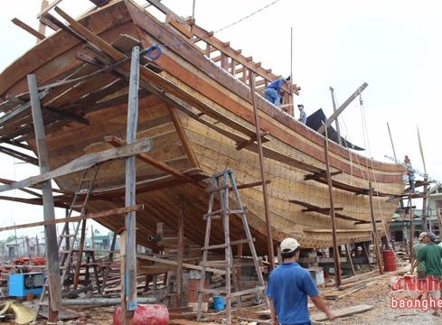 Hội Nông dân xã Quỳnh Long giúp ngư dân vươn khơi bám biển