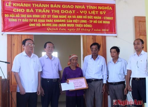 Quỳnh Lưu: Bàn giao nhà tình nghĩa cho vợ liệt sỹ