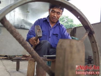 Độc đáo làm dao cạo mủ cao su từ càng cua xe ô tô