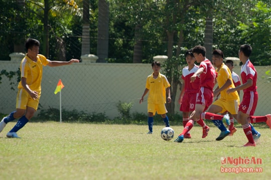 HKPĐ toàn quốc: Bóng đá nam Bình Dương và Long An chiến thắng dễ dàng