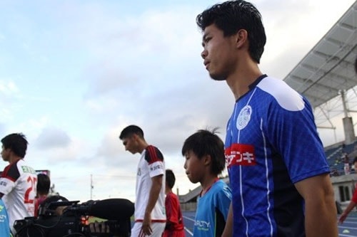 Công Phượng lần đầu đá chính ở Nhật Bản