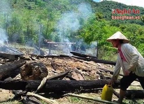 Cháy nhà, 3 mẹ con phải đi ở nhờ