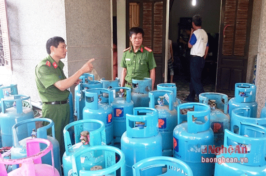 Bắt quả tang kinh doanh gas trái phép số lượng lớn