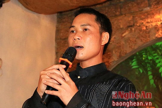 Anh nông dân hát nhạc Trịnh