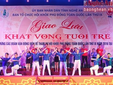 Giao lưu 'Khát vọng tuổi trẻ'