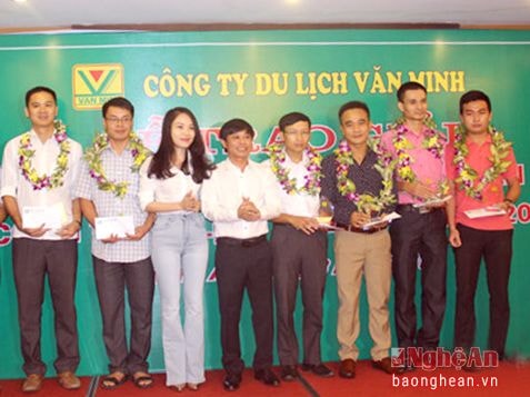 Trao giải cuộc thi sáng kiến phát triển Công ty du lịch Văn Minh