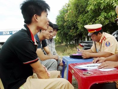 Xử phạt 76 trường hợp vi phạm Luật giao thông đường bộ theo Nghị định 46