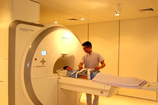 'Mở lối' xã hội hóa và tự chủ tài chính các bệnh viện công