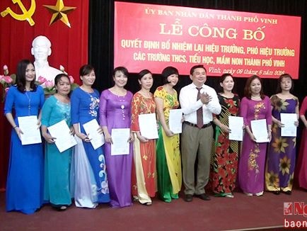 Thành phố Vinh bổ nhiệm lại 23 hiệu trưởng, hiệu phó
