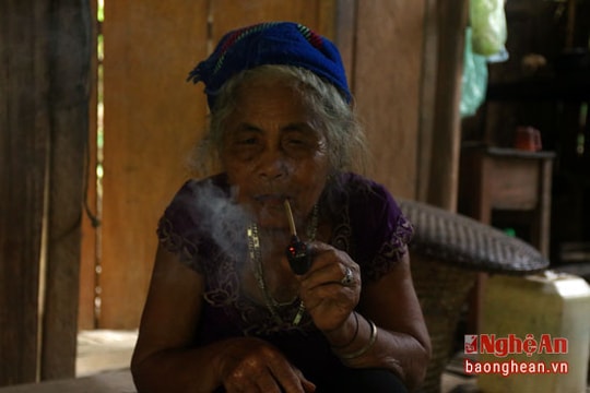 Nơi phụ nữ nghiện thuốc lá từ tuổi thành niên