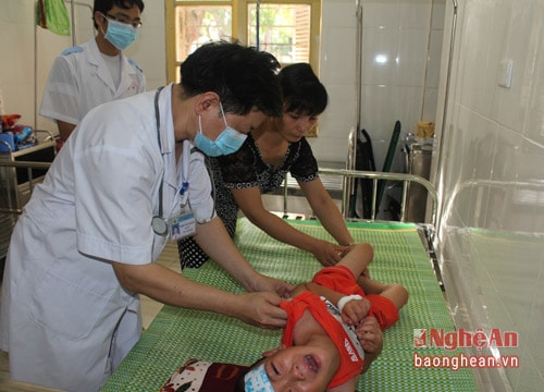 'Viêm não mô cầu nếu không xử trí kịp thời có thể tử vong trong vòng 24 giờ'