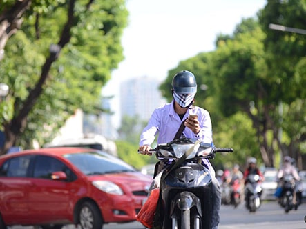 Cục CSGT khuyến cáo người dân không chơi Pokemon khi lái xe