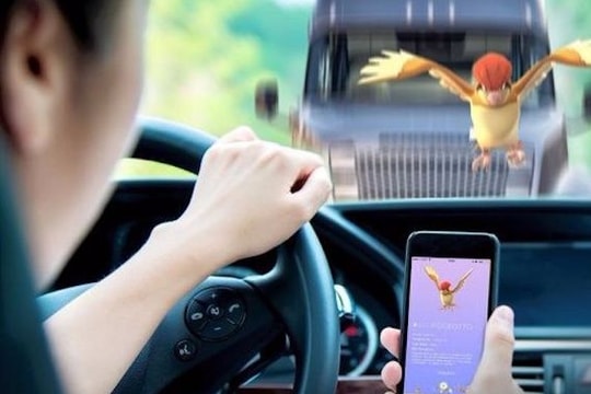 Đài Loan phạt nặng game thủ chơi Pokémon GO khi lái xe