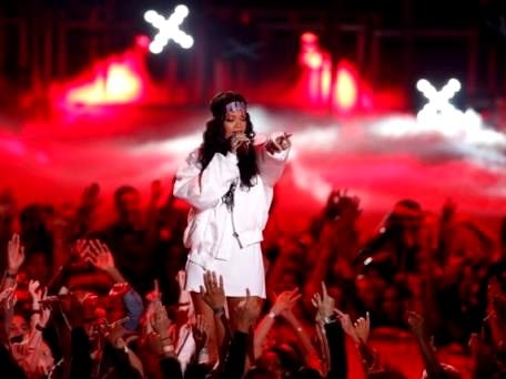 Rihanna được vinh danh tại giải thưởng Michael Jackson