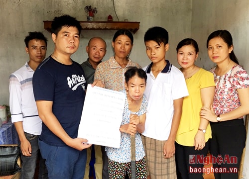 Bạn đọc báo Nghệ An ủng hộ 12 triệu đồng cho chị Hồ Thị Toàn