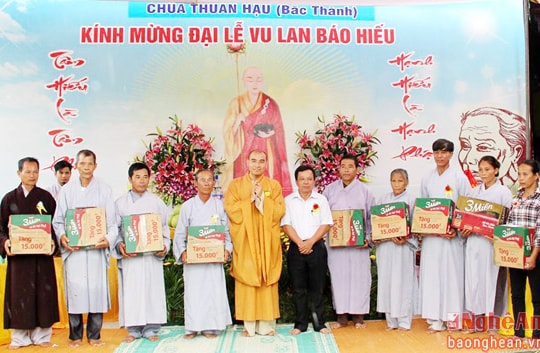 Chùa Thuần Hậu trao 140 suất quà mùa Vu lan – Báo hiếu