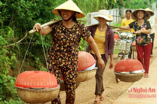 Rồng rắn gánh mâm góp cỗ ngày rằm tháng bảy