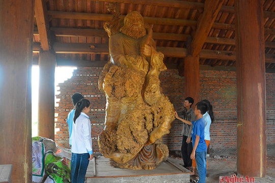 Tượng Bồ Đề Đạt Ma bằng gỗ nu nghiến lớn nhất Việt Nam