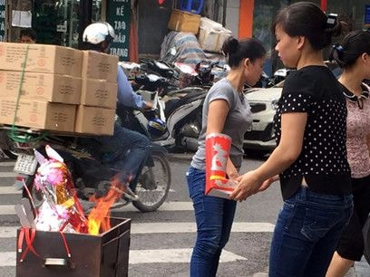 Hàng nghìn tỷ đồng cháy theo vàng mã mỗi dịp Vu Lan