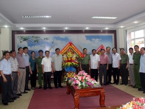 Thường trực Tỉnh ủy chúc mừng Ngày truyền thống lực lượng công an