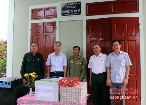 Bàn giao nhà " Nghĩa tình đồng đội"