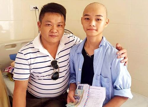 15 triệu đồng ủng hộ nam sinh mồ côi bị ung thư