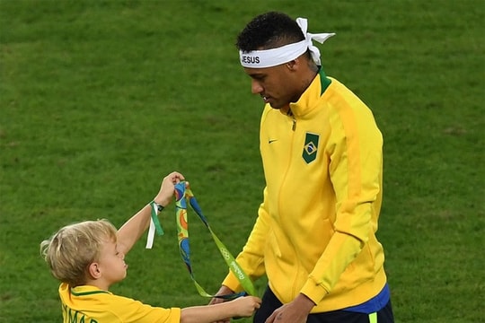 Neymar và khoảnh khắc đi vào lịch sử bóng đá Brazil