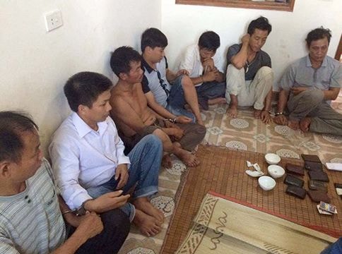 Nhiều con bạc nhảy lầu thoát thân khi cảnh sát đột kích