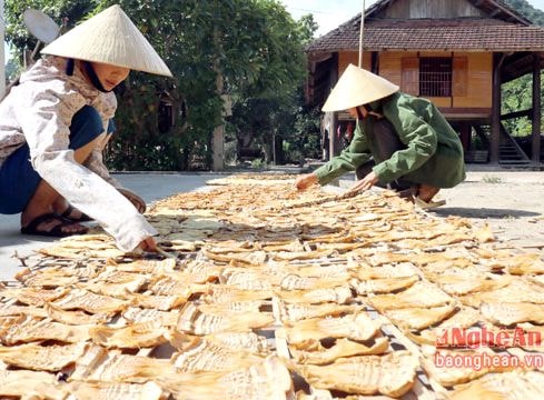 Măng khô 'vượt núi'