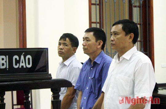 'Vòi' 20 triệu đồng làm luật, 3 cán bộ kiểm lâm Diễn Châu hầu tòa