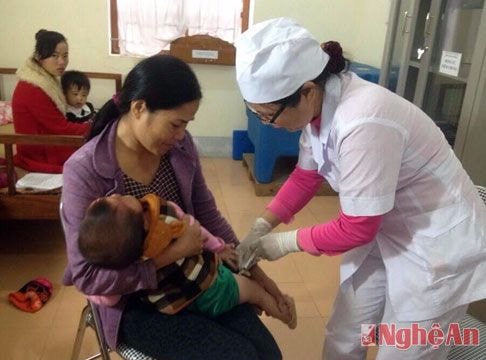 Triển khai nhiều giải pháp phòng tránh tai biến khi tiêm vacxin cho trẻ