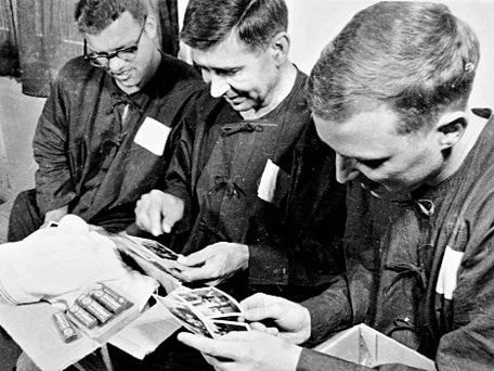 Gia đình cựu binh Mỹ hiến tặng hiện vật cho Việt Nam