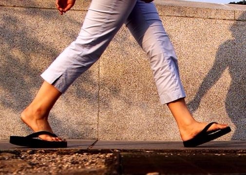 Tử vong vì đi dép tông chụp ảnh tự sướng