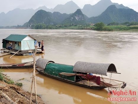 Vạn chài Tam Sơn: Bấp bênh mùa lũ