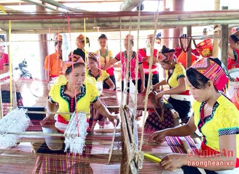 Muôn cách thoát nghèo của phụ nữ Anh Sơn