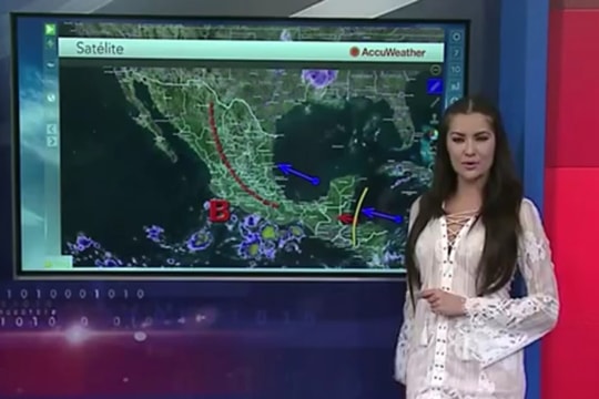 Guatemala: MC thời tiết mặc váy xuyên thấu lên sóng