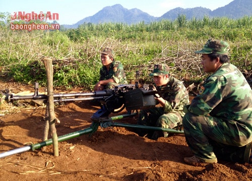 Diễn tập thực binh đánh địch xâm nhập biên giới