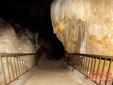 Khám phá hang Mặt Trắng độc đáo ở Nghệ An