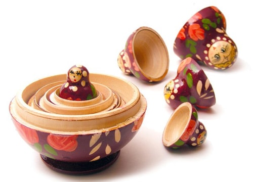 Vì sao con cuối cùng trong bộ búp bê Nga luôn xấu nhất