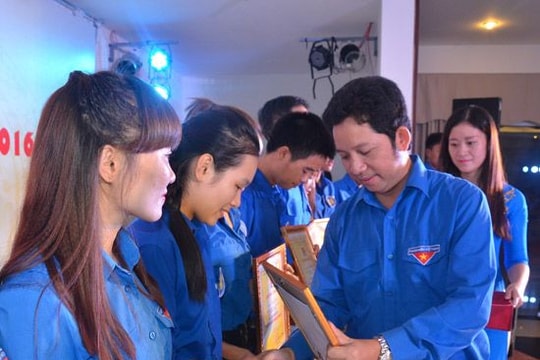 Trao giải Bí thư chi đoàn giỏi năm 2016