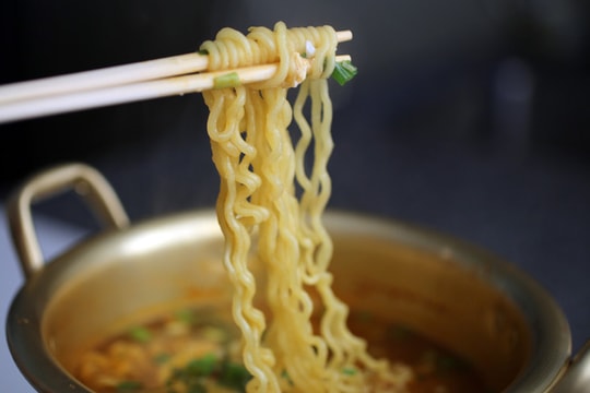 10 bí mật ngạc nhiên về món mì ăn liền