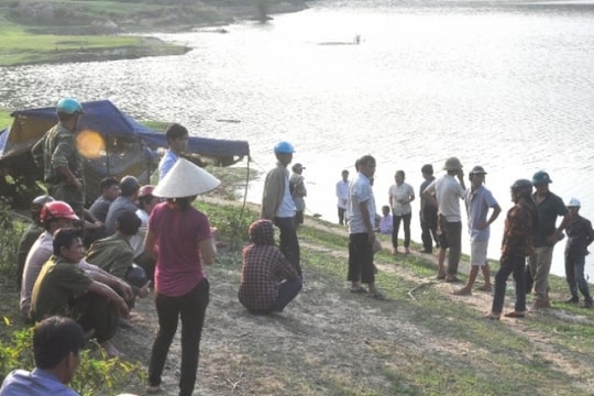 3 học sinh chết đuối dưới đập sau khi đi hái sim